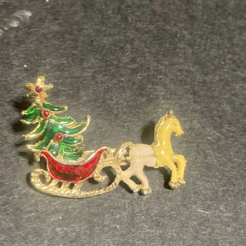 Brooch Beautiful enameled from estate sale